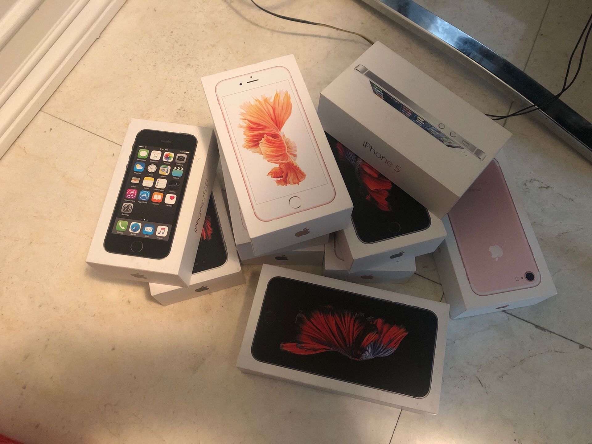 iPhone boxes 20$ all