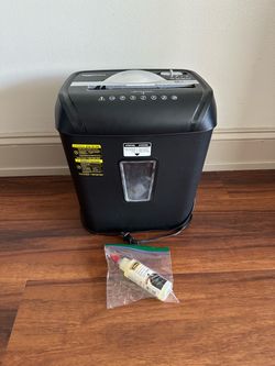 Amazon Basics Paper Shredder with Lubricant Oil