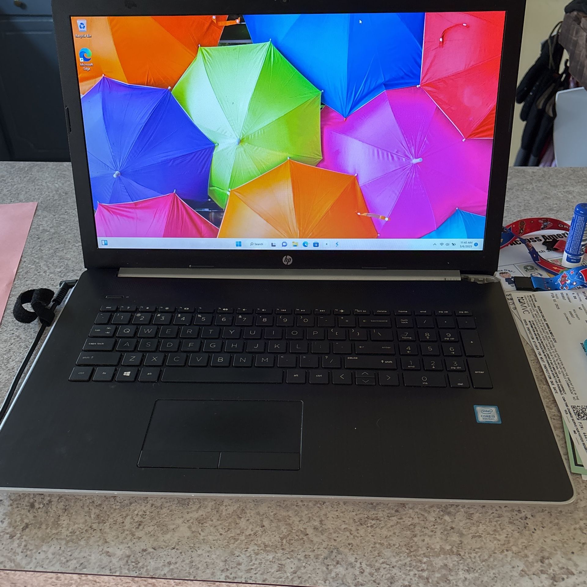 hp 17” -needs cosmetic repair to keyboard housing/ hinges