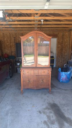 Curio cabinet