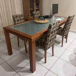  Dining Table & 4 Chairs