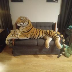 Stuffed Tiger With 2 Cubs