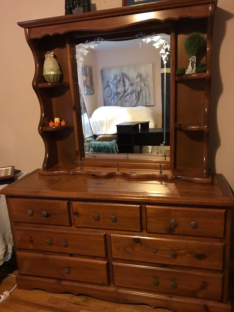 Dresser With Mirror