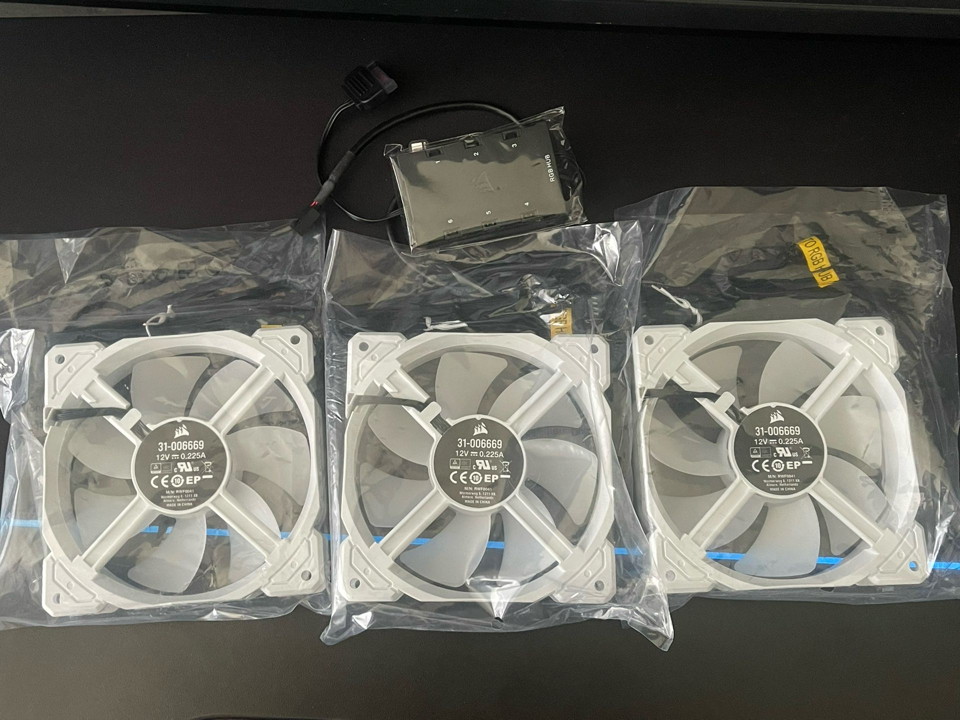 Corsair ML120 RGB 120mm PWM Fan 8 LED With RGB Hub
