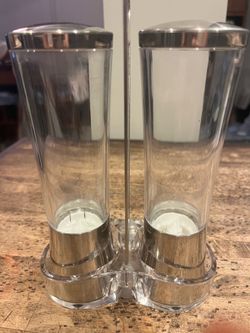 Pampered Chef Salt and Pepper Grinder Set