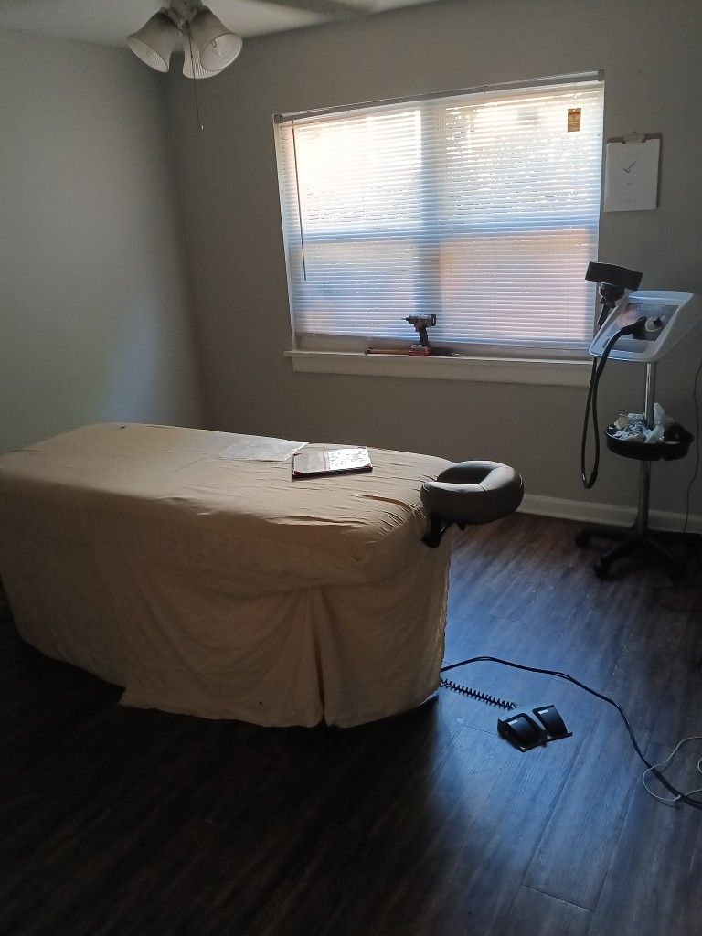 Stationary Hydraulic Massage Table