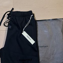 Black essential sweats small