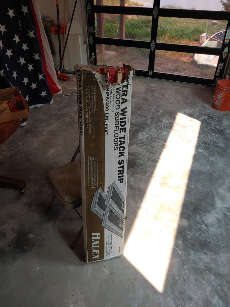 50+ Carpet Tack Strips. 4ft Long