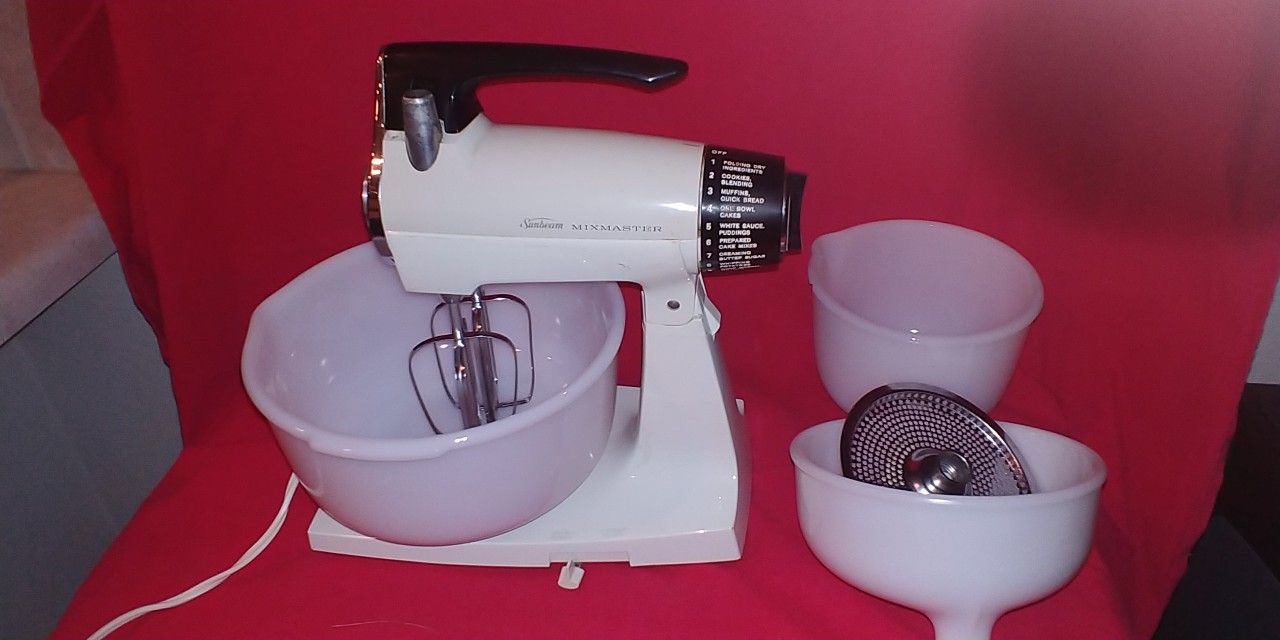 Sunbeam Mixmaster White 10-speed Stand Mixer W/ Two Milk Glass Bowls 