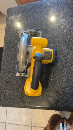 DEWALT Cordless Circular Saw dc390