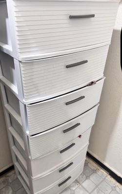 Plastic dresser