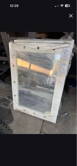 Vanity mirror