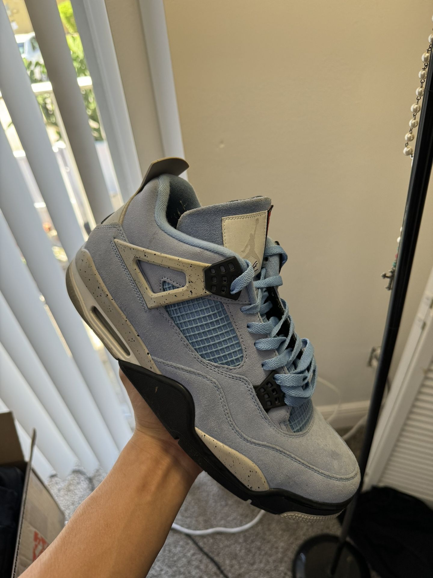 Jordan 4 University Blue