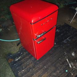 Galanz Mini Fridge 
