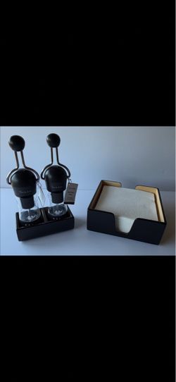 Salt and pepper grinder set with napkin holder