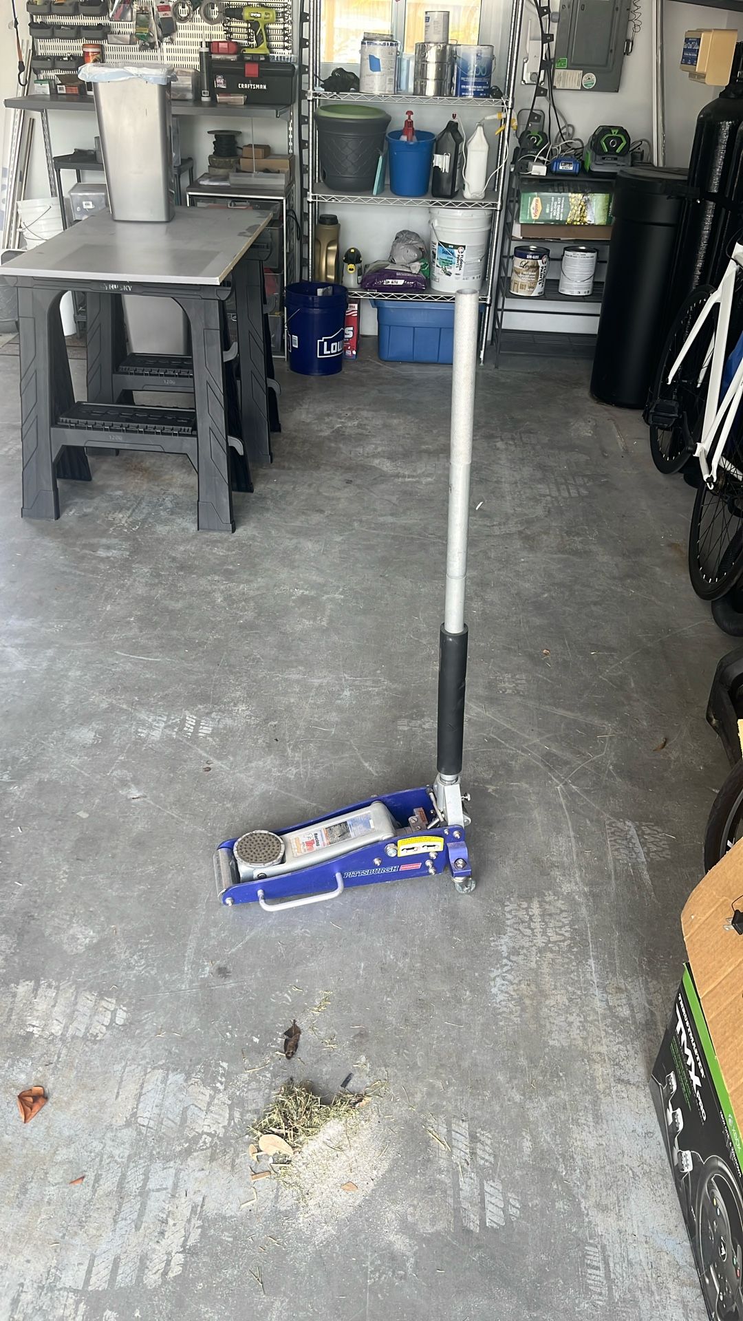 Pittsburgh 1.5 Ton Car Jack