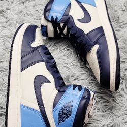 Size 11 Nike Air Jordan 1 Retro High OG Obsidian 555088-140.
