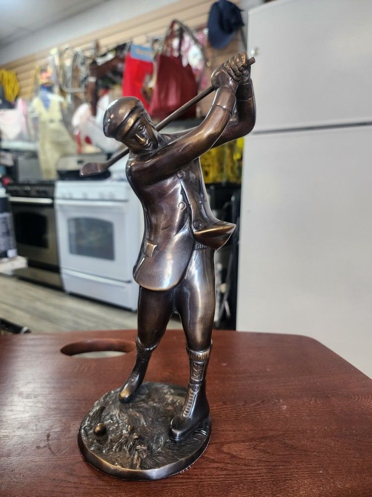 bronze statue golf figure.