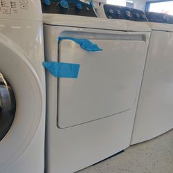 New GE
7.2 cu. ft. vented Electric Dryer in White with Auto Dry and Extended Tumble