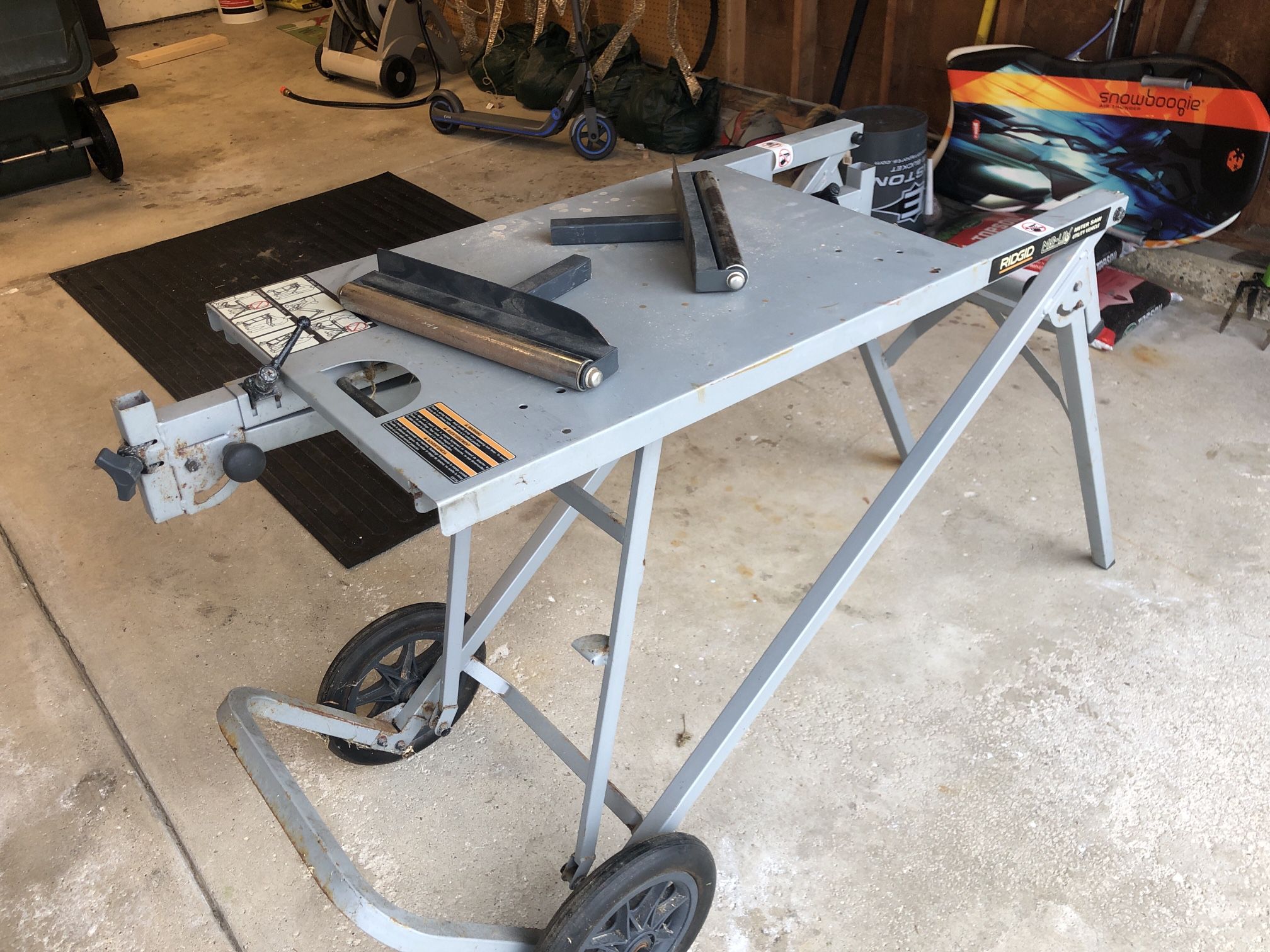 Black & Decker miter saw and table $75 for Sale in Woodstock, GA - OfferUp
