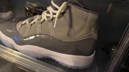 Cool gray Jordan 11 sz10