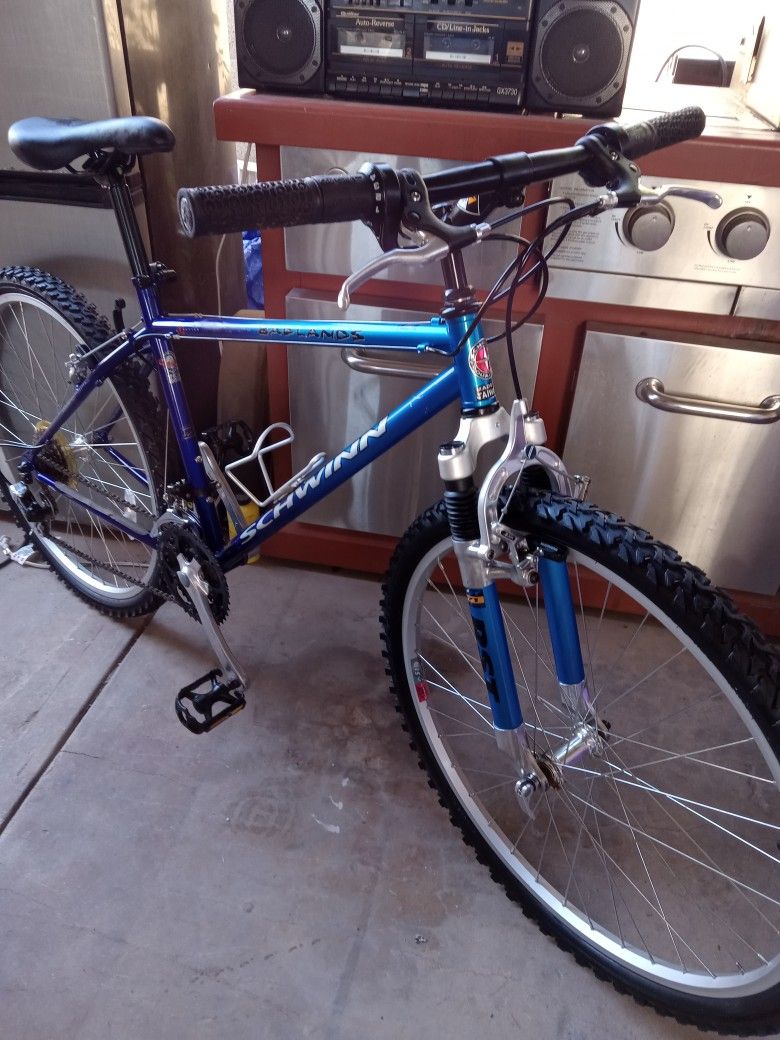 Bike SCHWINN BADLANDS TIRES SIZE 26 FRAME SIZE MEDIUM