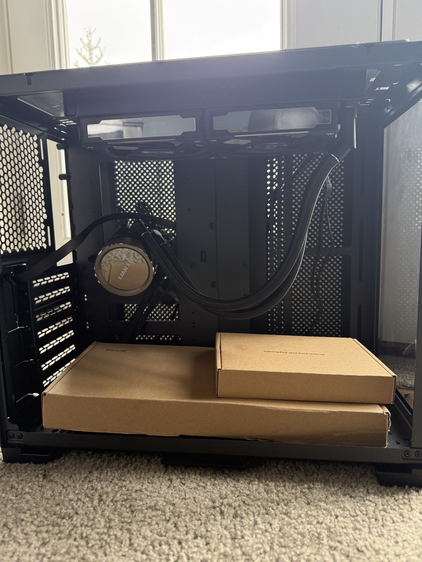 Lian Li O11 Mini + 240 AIO