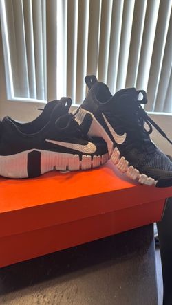 WMNS Nike Free Metcon 3-Size 8