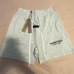 Fear of god essential shorts light oatmeal grey