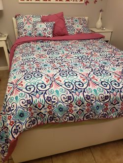 Size Full Bedding Set Included Cover, 2 Sham And 2 Little Pillows