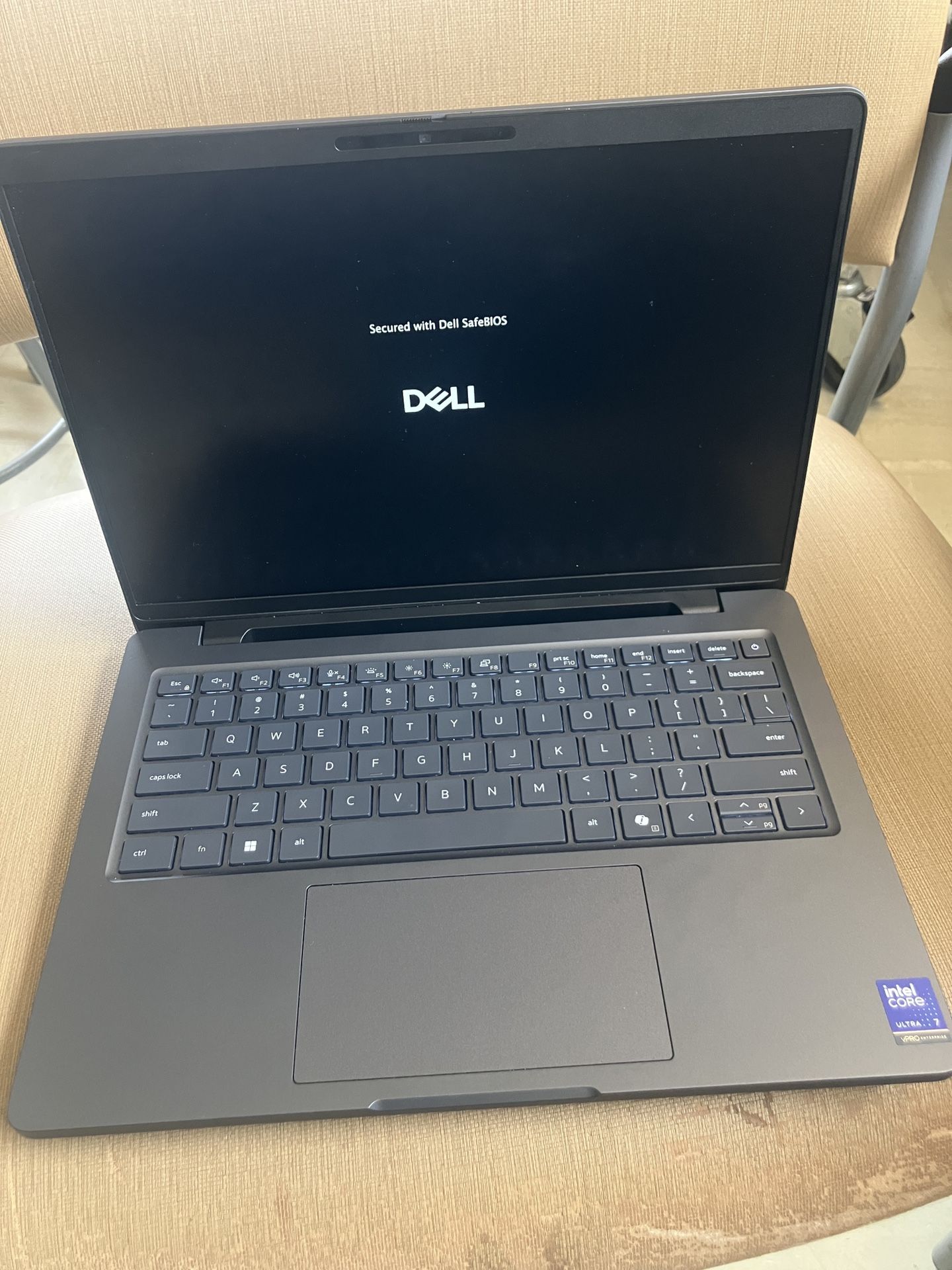 DELL Pro Max 14 MC14250 Laptop