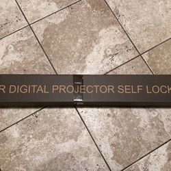 X72R Digital Projector Self Lock Screen 