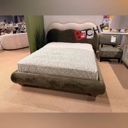 Queen  / King Size Bed Frame  ( Mattress Sold Separately  )