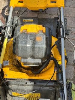 Dewalt lawnmower battery driven 20v x 2