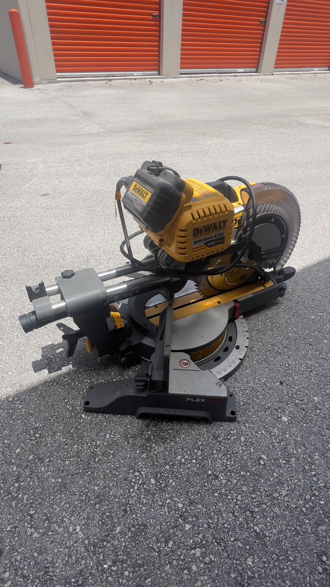 DeWalt Compund Miter Saw