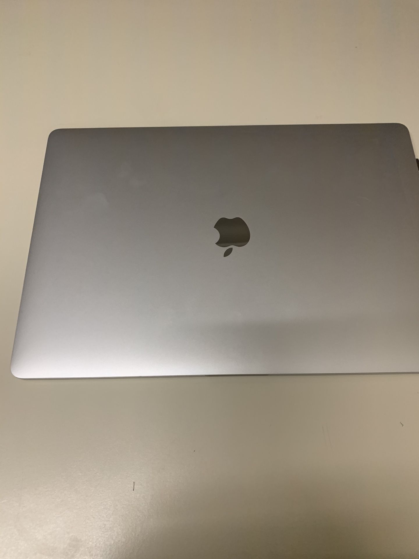 MacBook Pro 15” 2018 Silver FOR TRADE