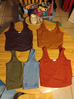 9 Earthbound Trading Co. Ribbed Scoop Crop Tank (Size: XL)
