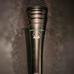 2 XLR Professional Mics-Black Friday Pricing $100
