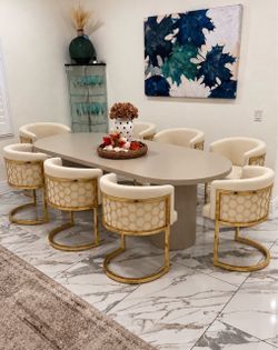 Dining Table with 8 Gold  Chairs Boucle