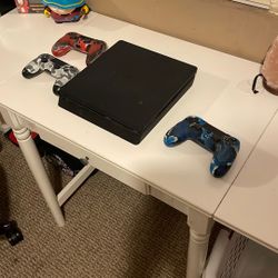 Used PS4 Working And Good Condition 