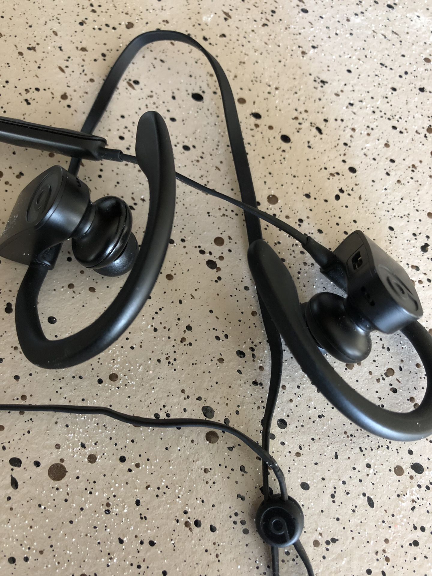 Beats Powerbeats 3 works great with charger
