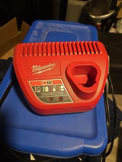 Milwaukee M12 Battery Charger