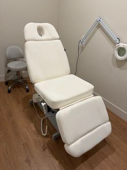 Silverfox Electric Facial Chair / Spa Treatment Bed – 3 Available