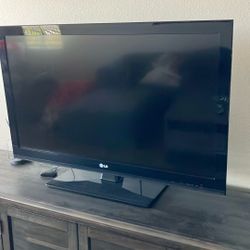 42” LG TV