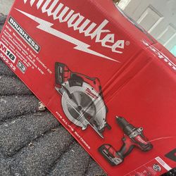 Milwaukee Hammer Drill/ Circular Saw Kit 