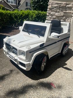 Costway Mercedes Benz G65 Licensed 12V Electric Kids Ride On Car RC Remote Control White