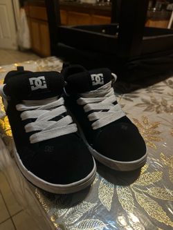 USED Black and white DC shoes size 4.5 kids