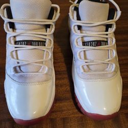 Air Jordan Retro 11's - Youtu Size 7/ Women's Size 7.5-8
