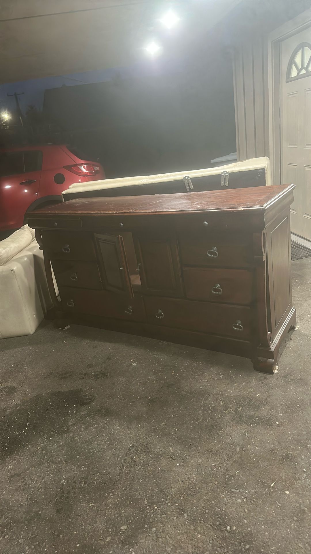 Dresser 