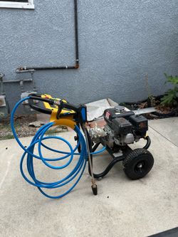 Dewalr Gas-Powered Pressure Washer with Hose